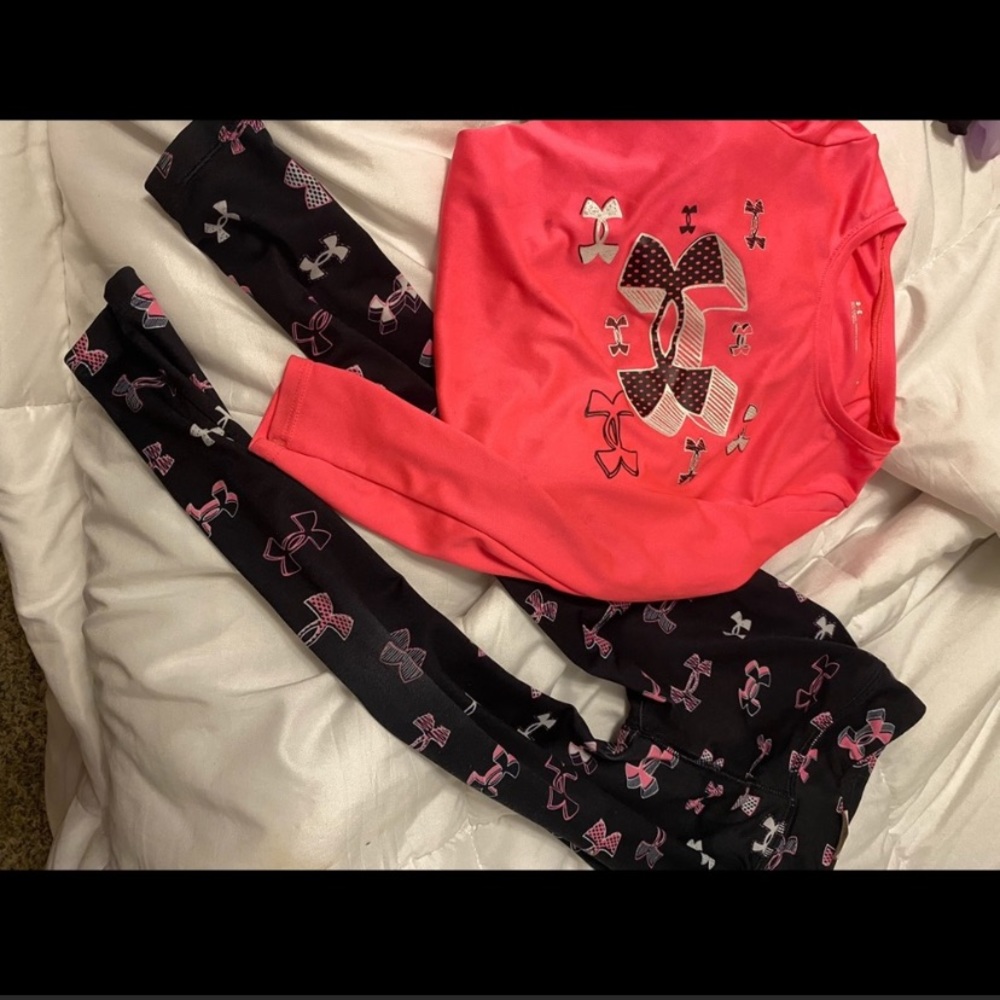 Under armor size 5/6 girls outfit good condition